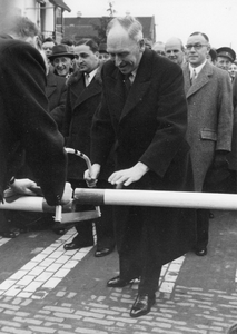 841746 Afbeelding van de feestelijke openstelling van de Weg No. 7 van Schoonhoven naar Lopik (later de M.A. ...